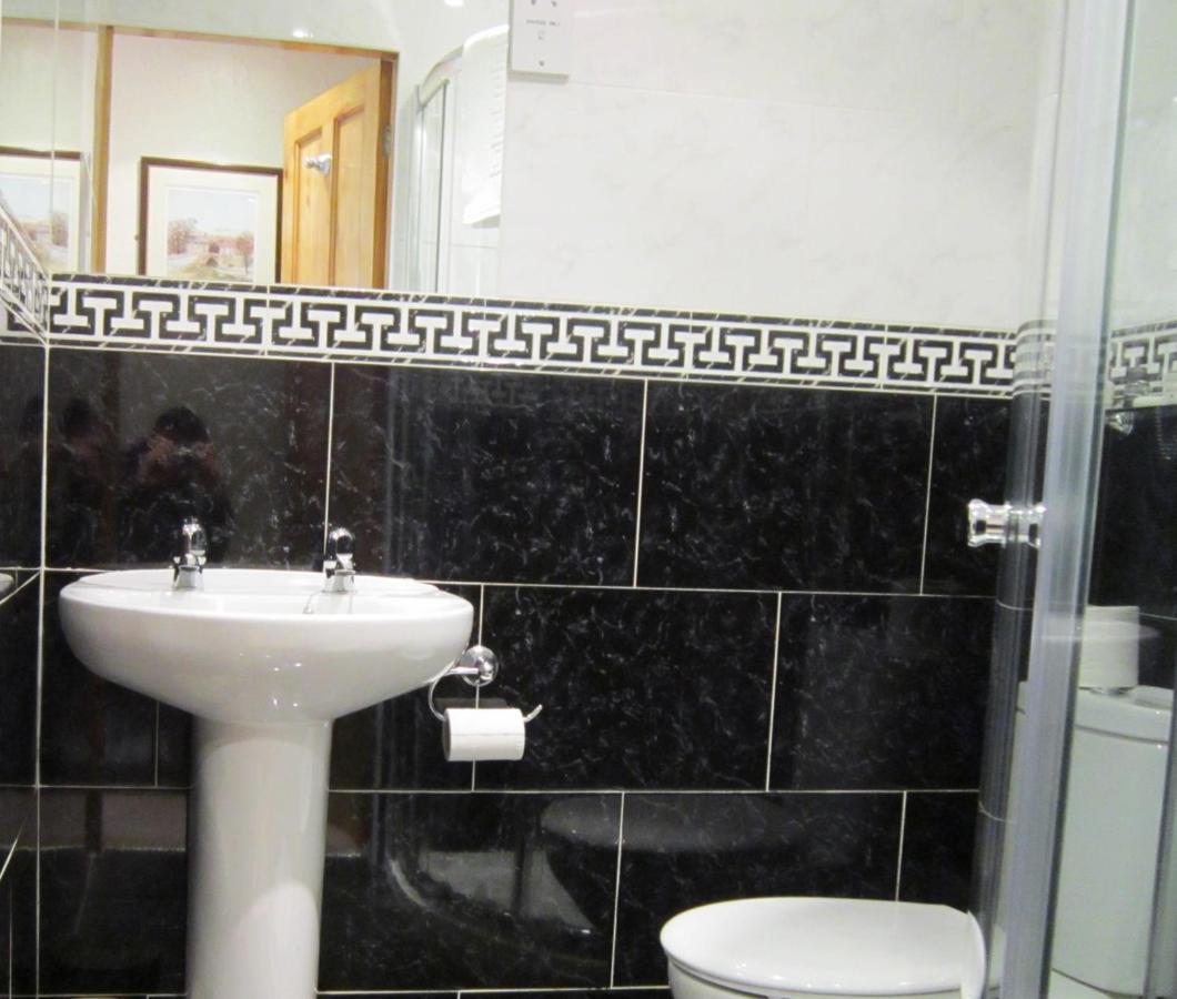 The Old White Lion 4*